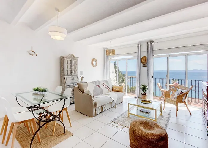 Apartment In Roses Near Sea